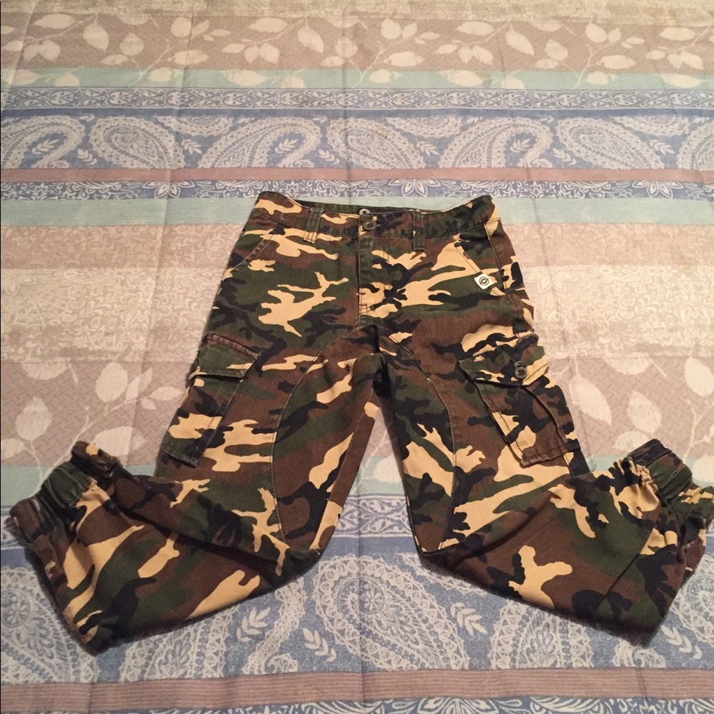Stylish Cargo pants( Camouflage )